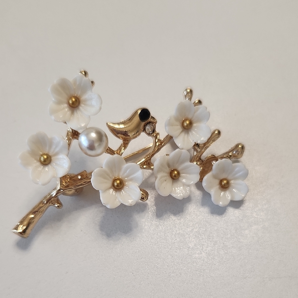 Vintage Gold and White Floral Brooch